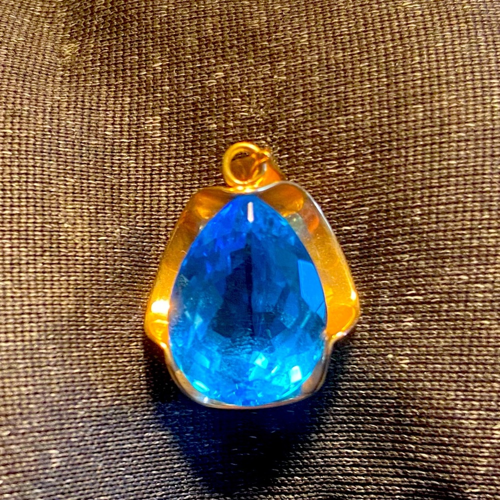 14k yellow gold, 6 carat blue topaz pendant